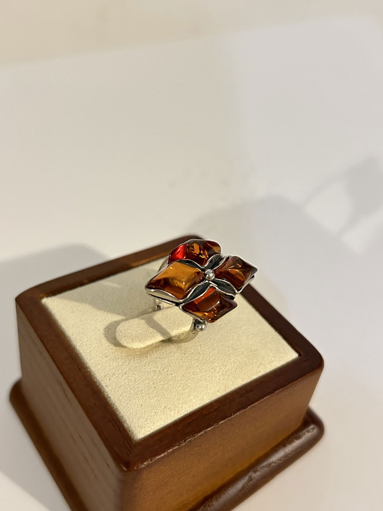 Vintage sterling Silver Amber Ring sz 6 (1 of 5)