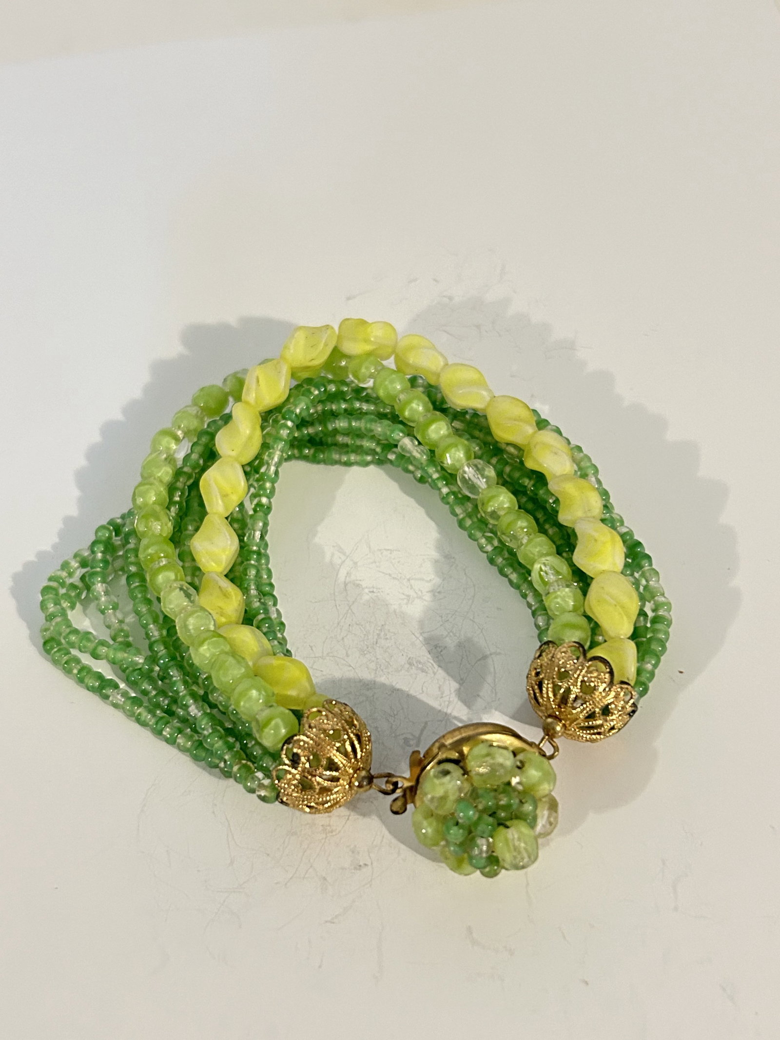 Vintage Green glass bead old Bracelet 7": Vintage Green glass bead old Bracelet 7" Please view all photos as they are part of the description and condition of this Item, Feel free to contact me with questions or picture requests! Used Item AS