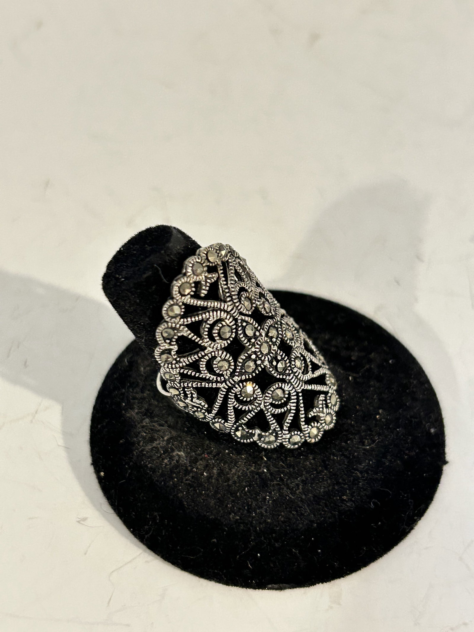 Vintage sterling silver marcasite thailand ring sz 8: Vintage sterling silver marcasite thailand ring sz 8Please view all photos as they are part of the description and condition of this Item, Feel free to contact me with questions or picture requests! U