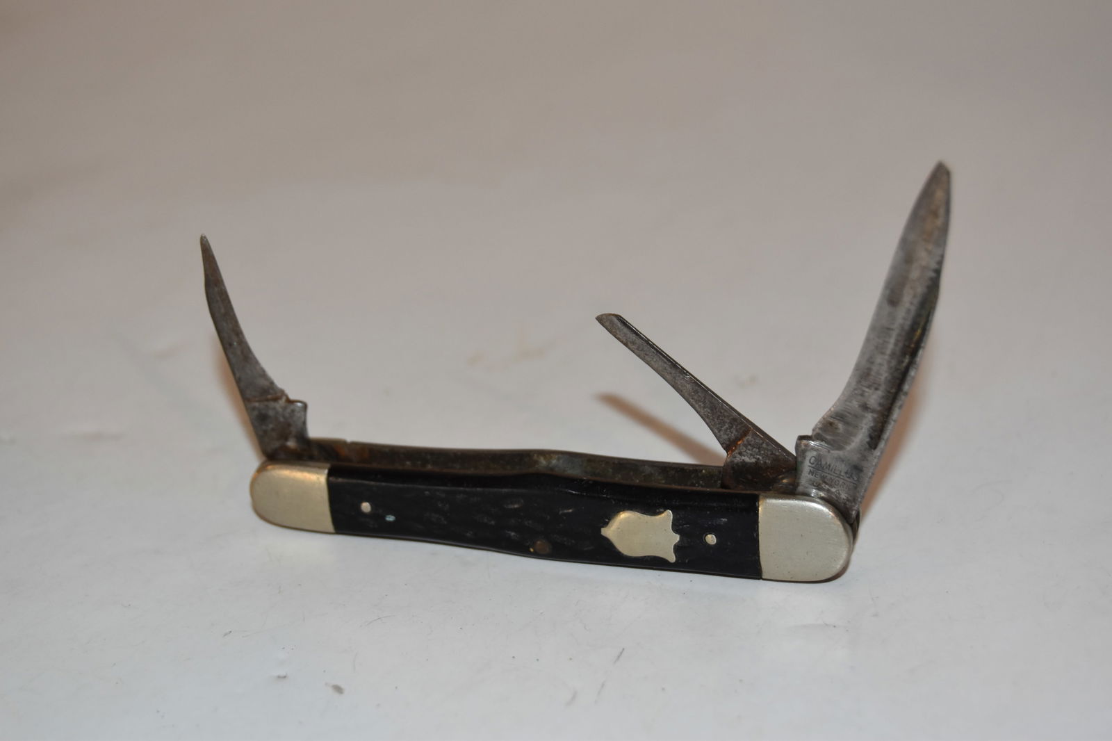 Old Vintage Antique Camillus New York 72 Swell Center Whittler Pocket Knife worn blades (1 of 4)