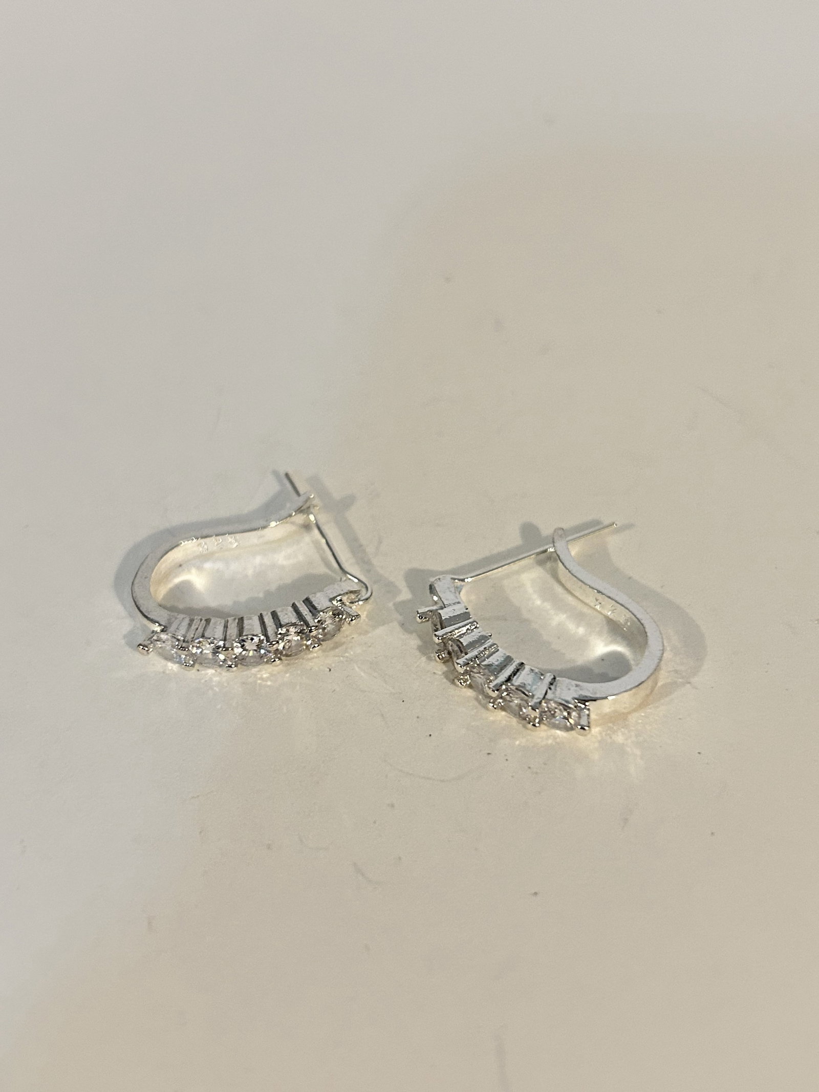 Vintage Sterling Silver rhinestone Earrings: Vintage Sterling Silver rhinestone Earrings Please view all photos as they are part of the description and condition of this Item, Feel free to contact me with questions or picture requests! Used Item