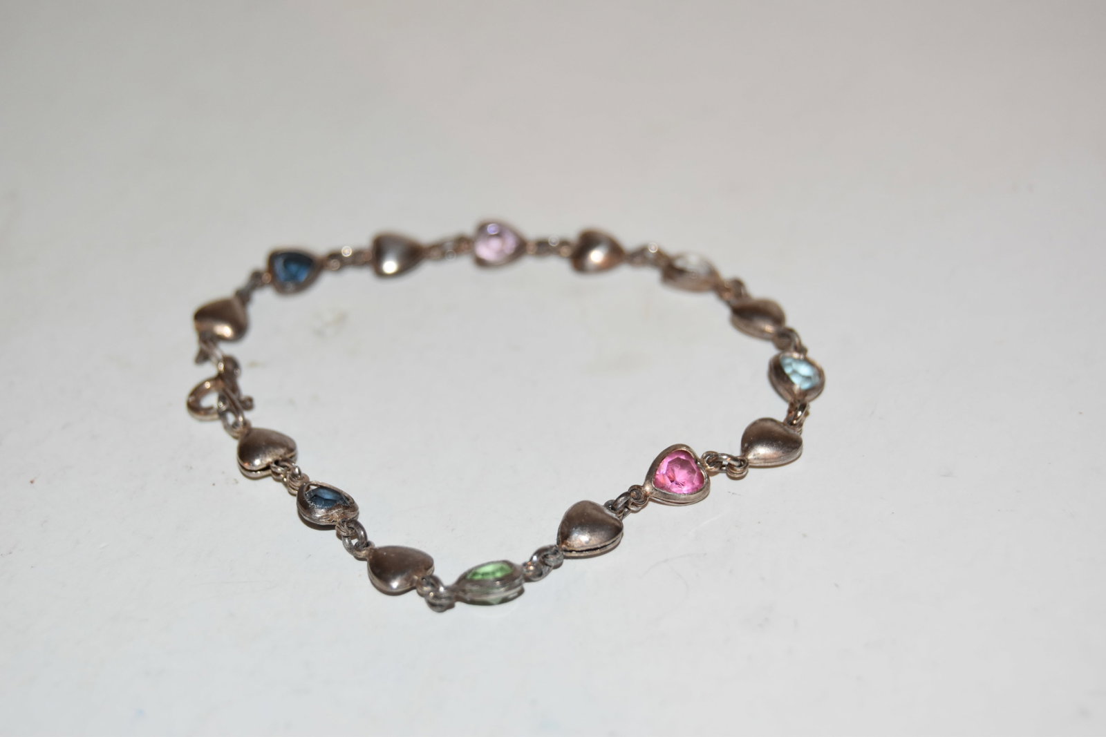 Vintage Sterling Silver heart colorful Bracelet 8": Vintage Sterling Silver heart colorful Bracelet 8" Please view all photos as they are part of the description and condition of this Item, Feel free to contact me with questions or picture requests! Us