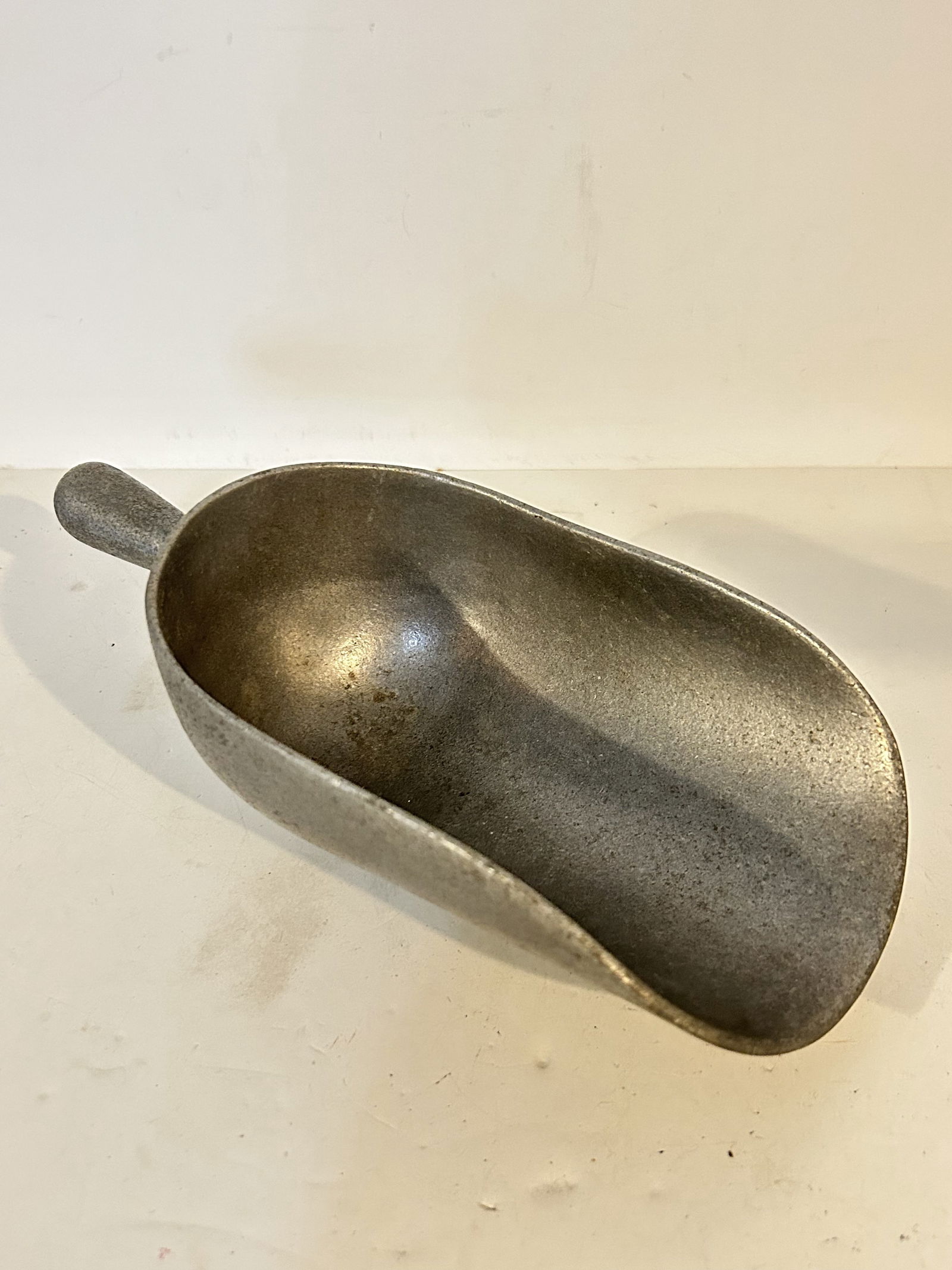 Vintage Aluminum Metal Kitchen Scoop For Feed Ice Seed Grain Beans Candy 12" x  5" (1 of 4)