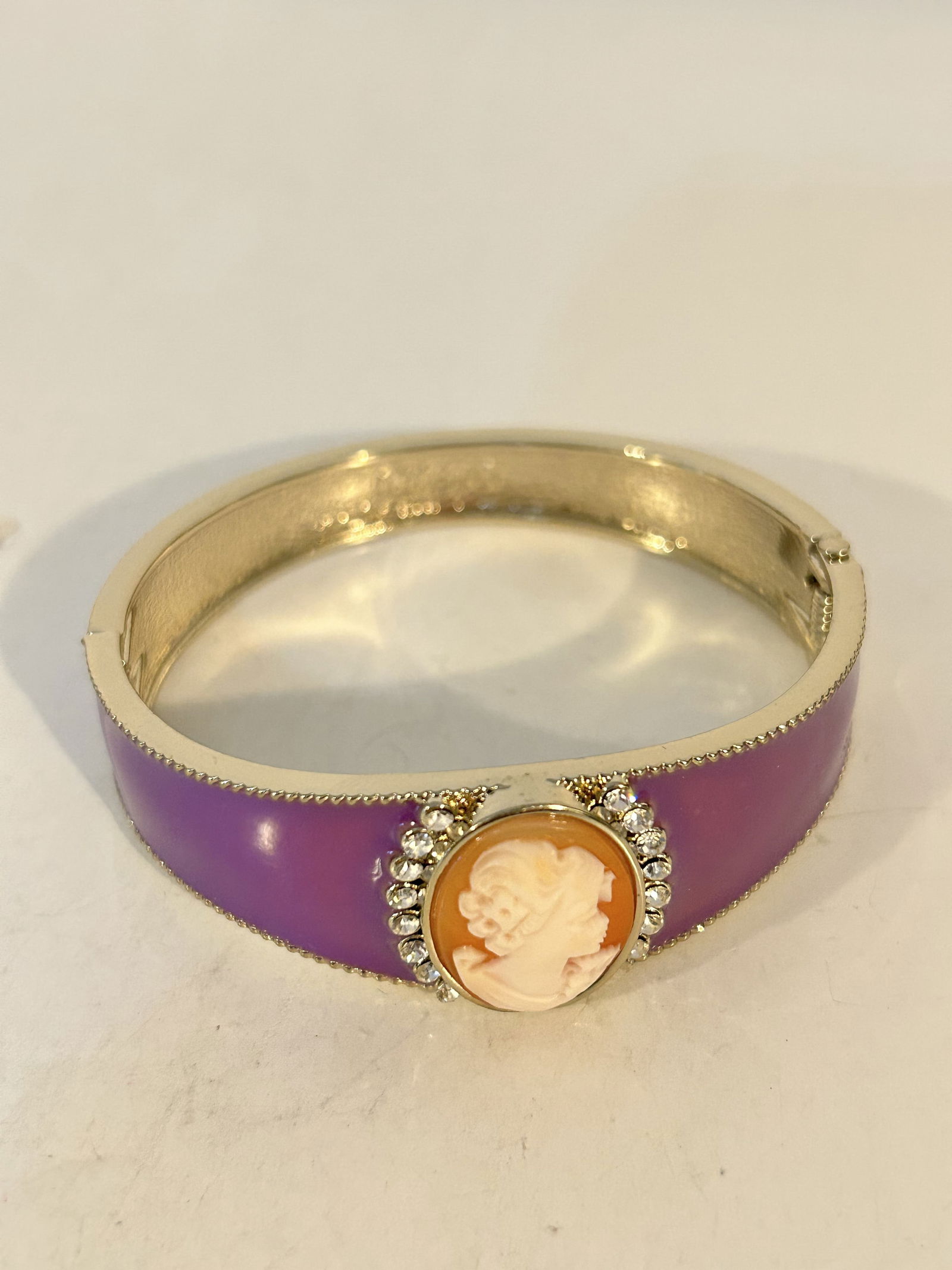Vintage Amedeo Cameo purple Enamel Hinged Cuff Bangle Bracelet sz 8" (1 of 4)