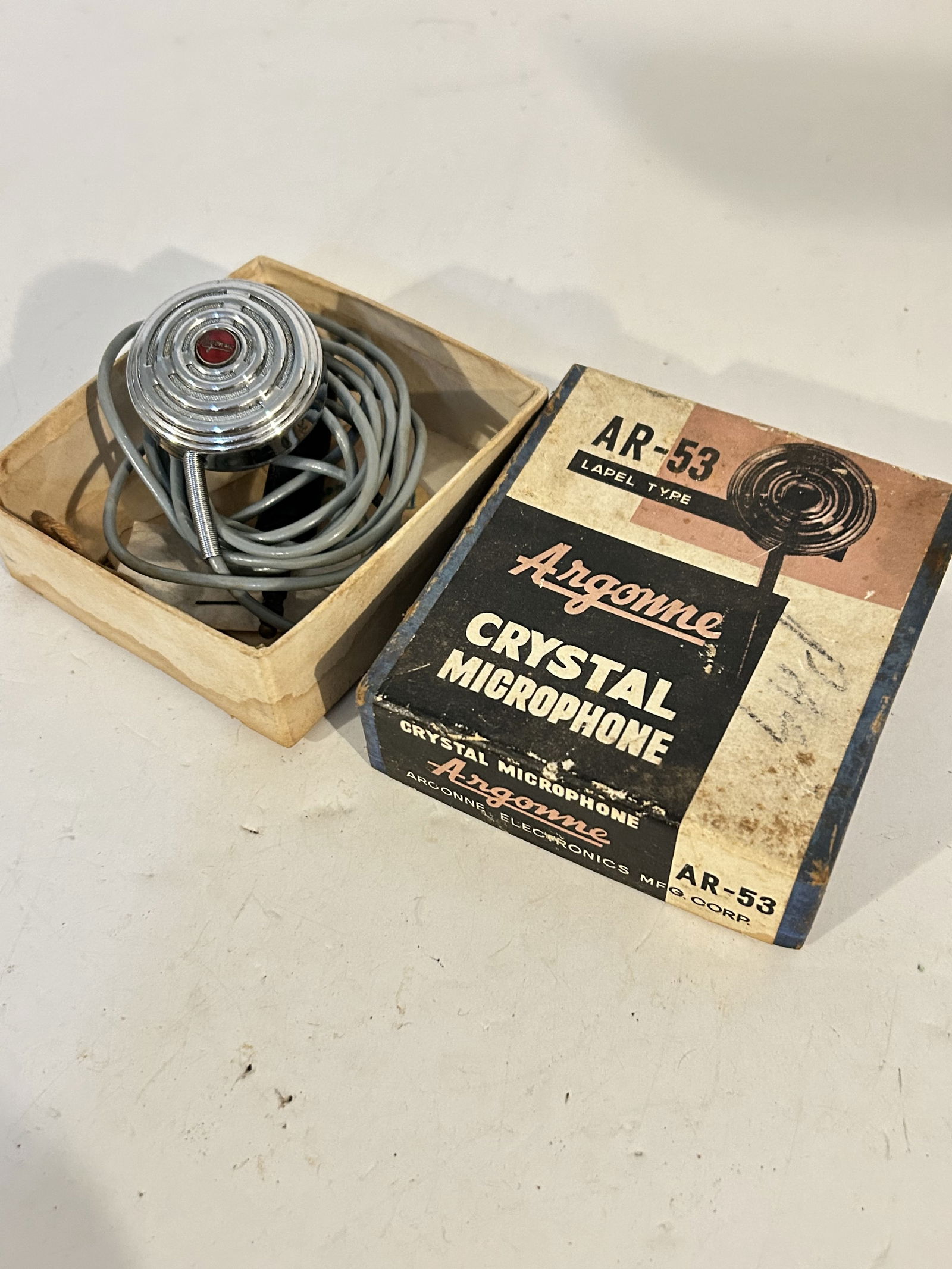 Vintage Argonne Miniature Crystal Microphone Lapel Type AR-53 Japan (1 of 3)