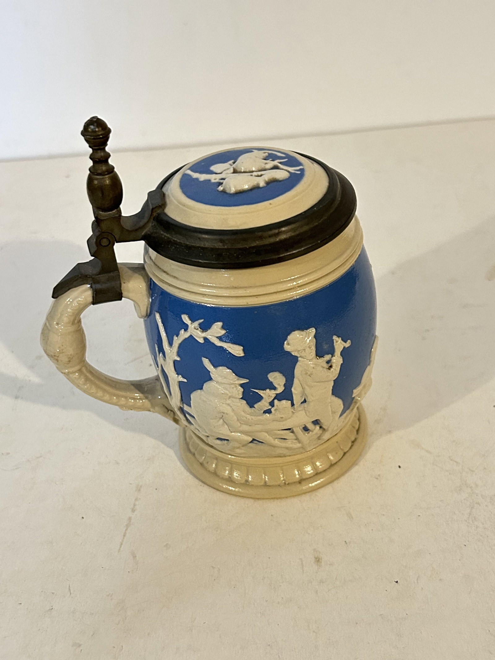Vintage Villeroy & Boch METTLACH Beer Stein #2211 "Peasants Bowling" 1905: Vintage Villeroy & Boch METTLACH Beer Stein #2211 "Peasants Bowling" 1905 Please view all photos as they are part of the description and condition of this Item, Feel free to contact me with questions 