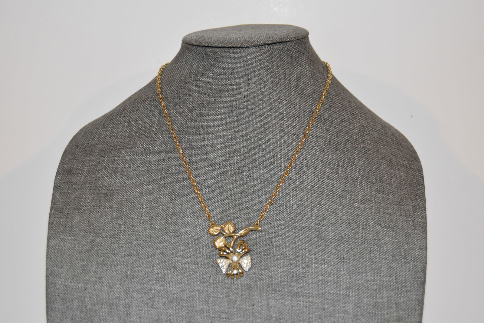 Vintage gold tone rhinestone flower Necklace (1 of 5)
