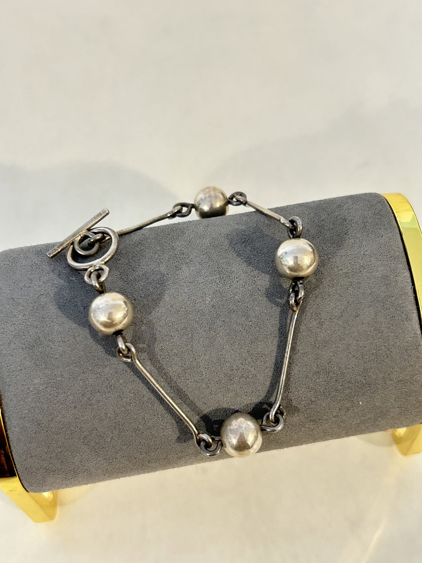 Vintage sterling silver mexico beaded Bracelet 8": Vintage sterling silver mexico beaded Bracelet 8" Please view all photos as they are part of the description and condition of this Item, Feel free to contact me with questions or picture requests! Use