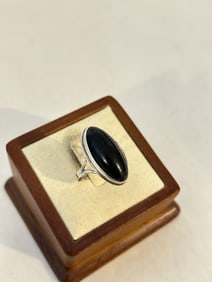 Vintage sterling silver onyx Ring sz 8