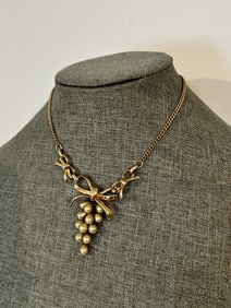 Vintage old gold tone pearl pendant Necklace