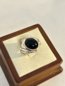 Vintage sterling silver onyx Ring sz 8