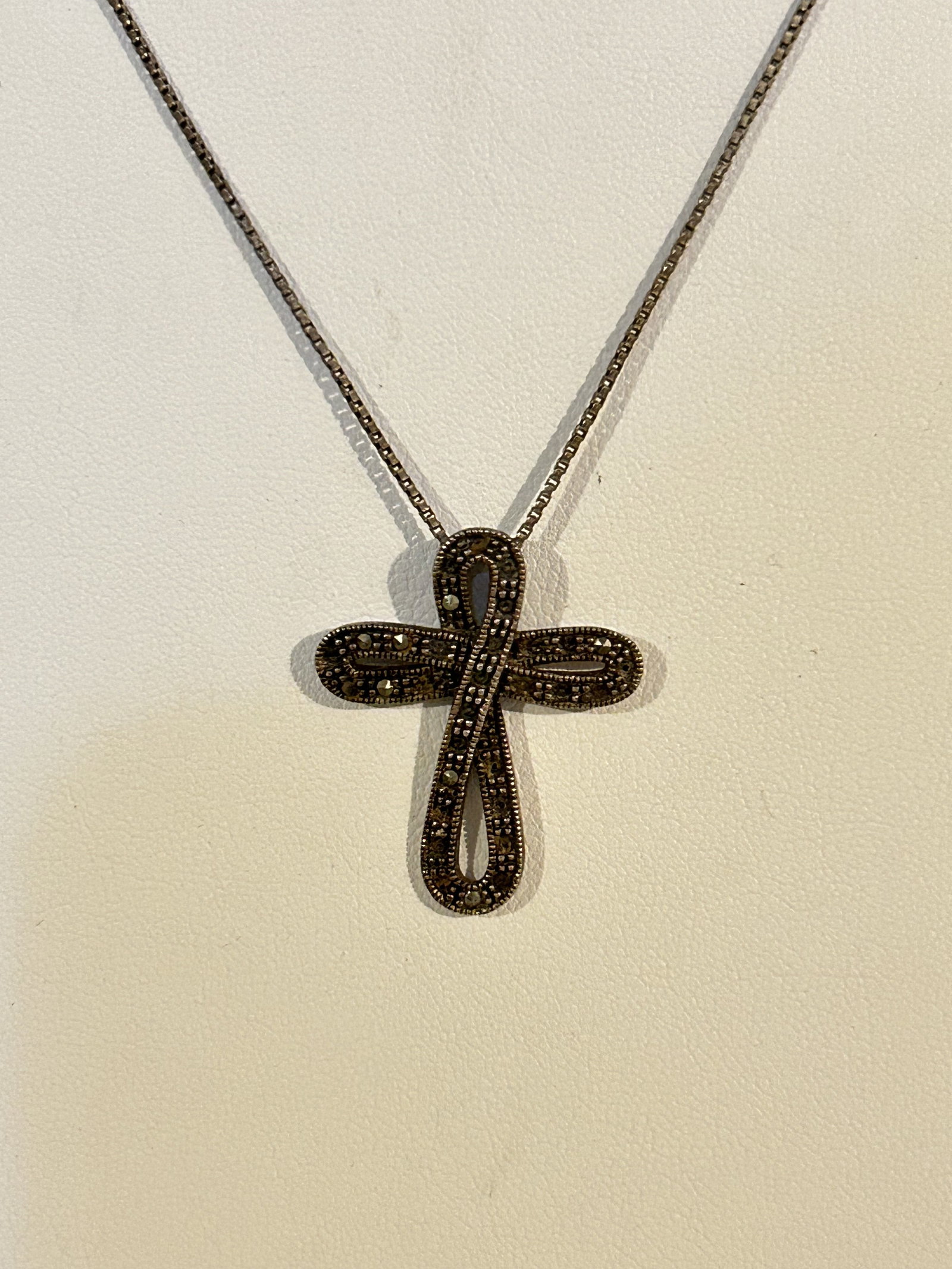 Vintage Sterling Silver marcasite cross missing most of the stones Necklace 20": Vintage Sterling Silver marcasite cross missing most of the stones Necklace 20" Please view all photos as they are part of the description and condition of this Item, Feel free to contact me with ques
