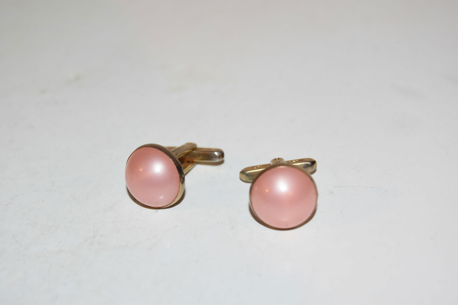 vintage pink gold tone hickok cufflinks (1 of 3)