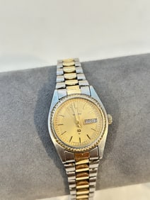 VTG Seiko SQ Watch Women 24mm Gold Dial Two Tone Daydate Round 2626-0150 works great