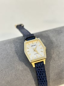 Vintage Womens Seiko Watch White Dial Gold Tone works great!!!