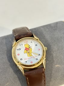 Vintage Winnie The Pooh Bear Watch works great!!!