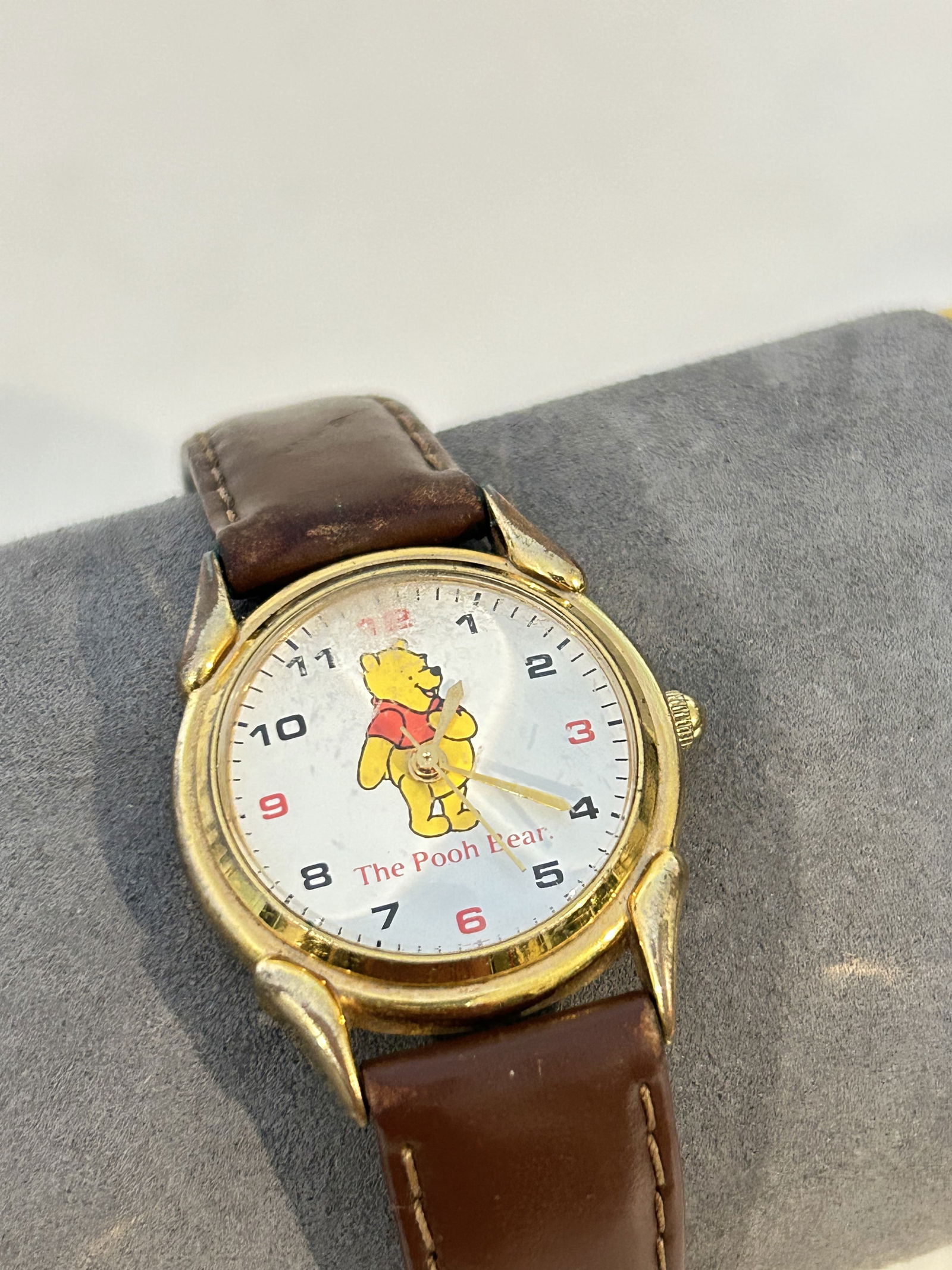 Vintage Winnie The Pooh Bear Watch works great!!!: Vintage Winnie The Pooh Bear Watch works great!!! Please view all photos as they are part of the description and condition of this Item, Feel free to contact me with questions or picture requests! Use