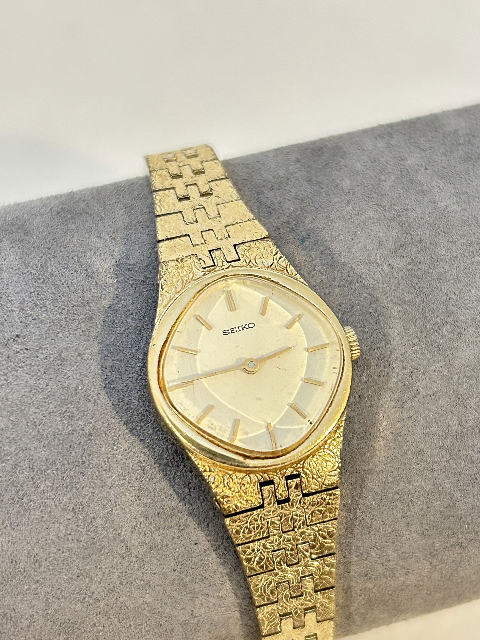 Rare Vintage Seiko Women's Gold Plate Quartz Dress Watch 11-8329 works great!!! (1 of 6)