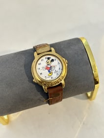 Vtg Lorus Disney Musical Mickey Mouse Watch Unisex 35mm V421-0020 works great!!!