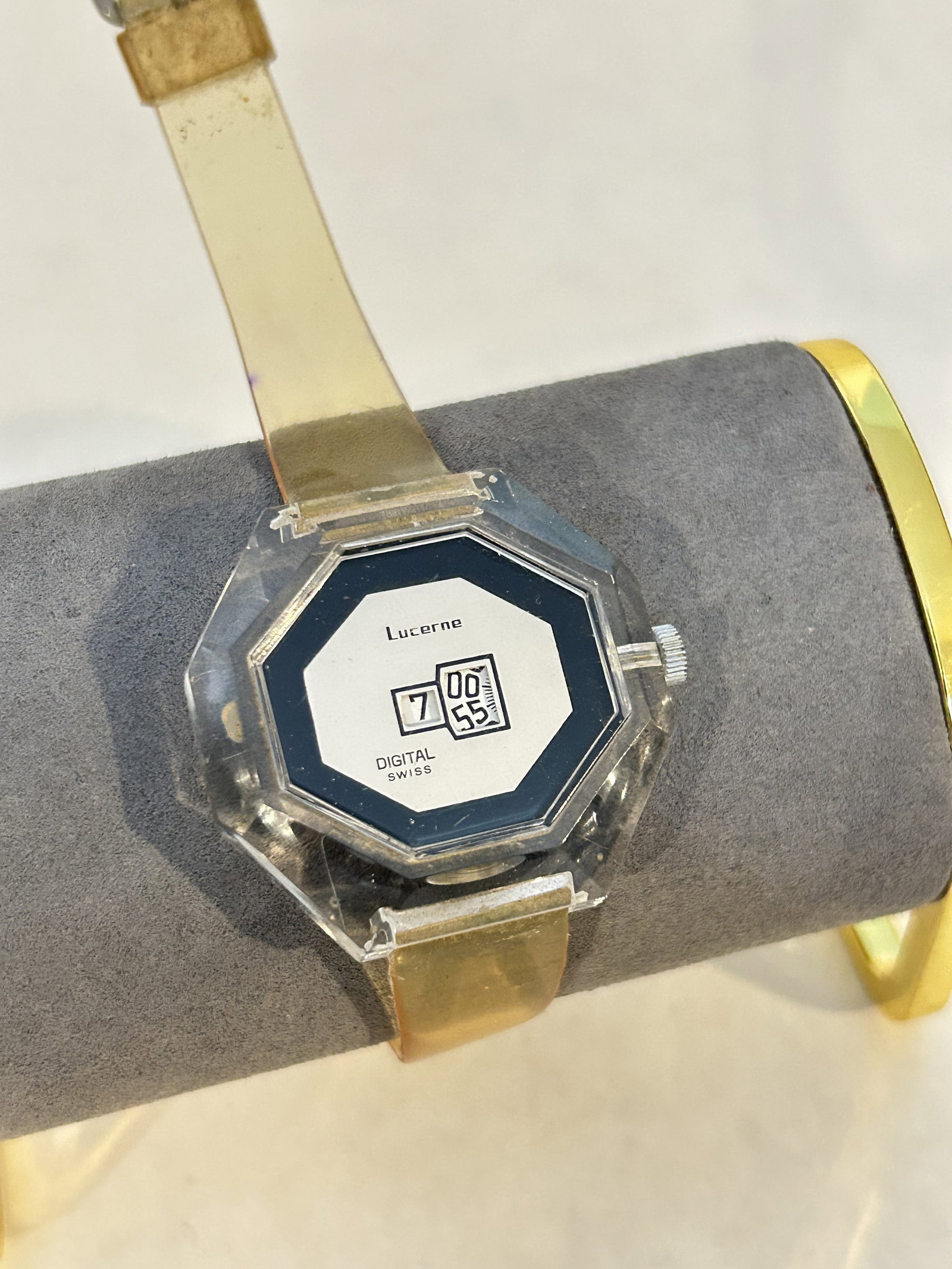 Vintage Lucerne Jump Hour Octagonal Acrylic Lucitr Clear Wind Up Wristwatch works great!!!!: Vintage Lucerne Jump Hour Octagonal Acrylic Lucitr Clear Wind Up Wristwatch works great!!!! Please view all photos as they are part of the description and condition of this Item, Feel free to contact 