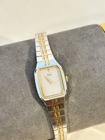 Vintage SEIKO Womens Gold Tone Quartz Rectangle Watch 2Y00