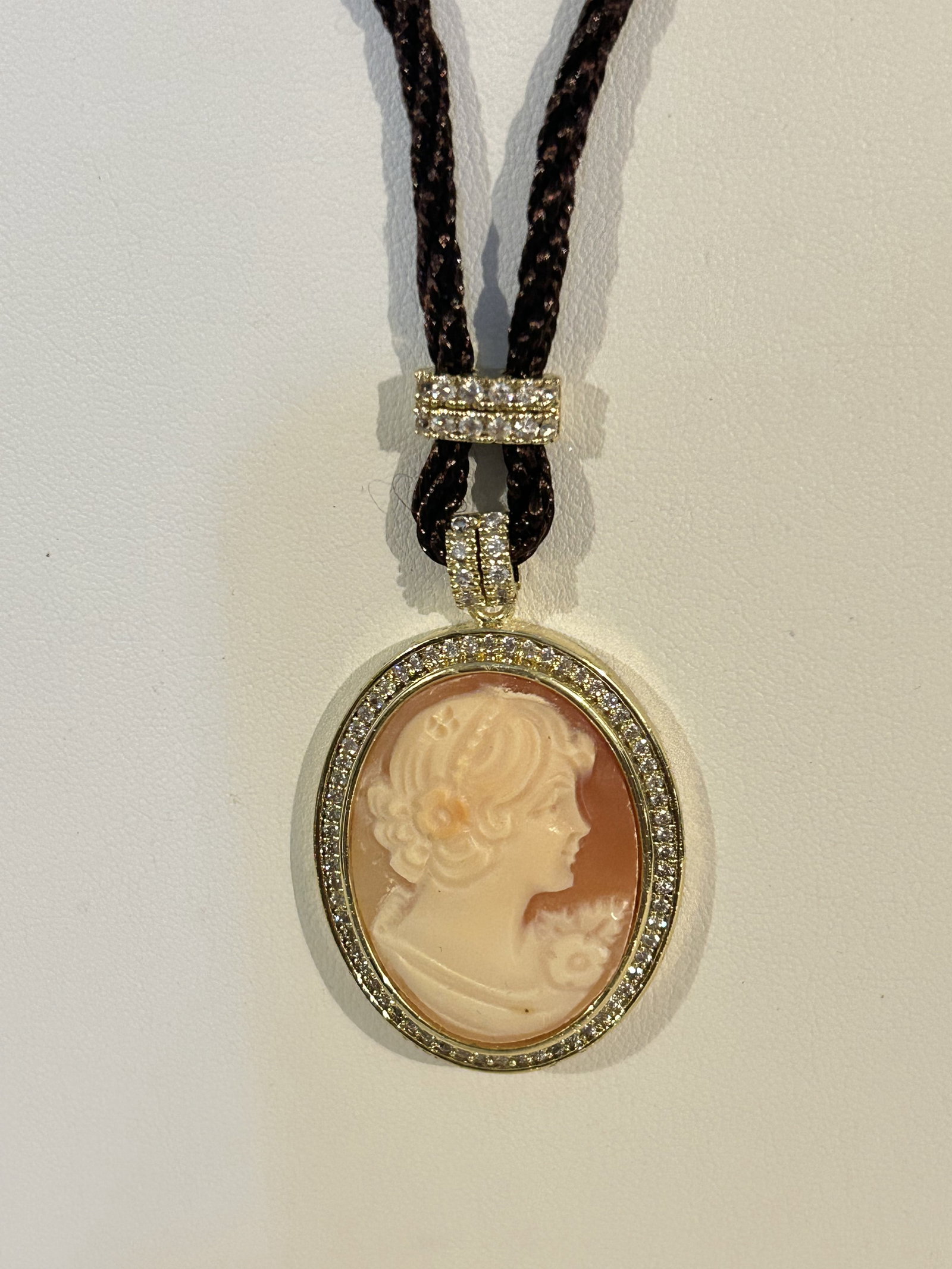 Amedeo Signed Cameo NECKLACE Shell Carved Victorian Revival Statement 24": Amedeo Signed Cameo NECKLACE Shell Carved Victorian Revival Statement 24" Please view all photos as they are part of the description and condition of this Item, Feel free to contact me with questions 