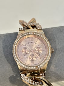 Vintage Women's Akribos XXIV Diamond Dial Analog Watch works great!!!
