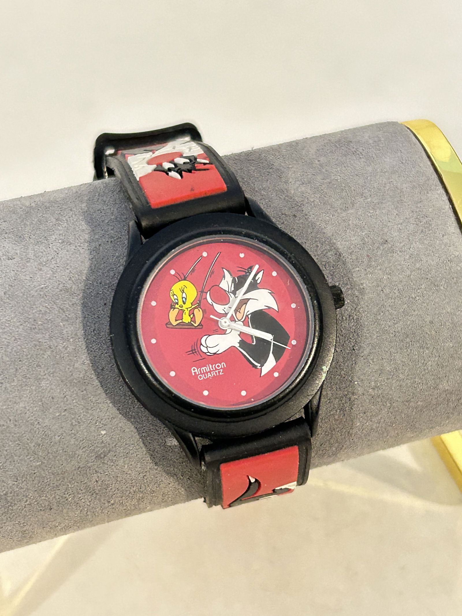 Vintage Armitron Quartz Tweety Bird and Sylvester Watch works great!!!: Vintage Armitron Quartz Tweety Bird and Sylvester Watch works great!!! Please view all photos as they are part of the description and condition of this Item, Feel free to contact me with questions or