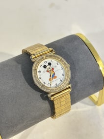 Vintage walt disney 1986 watch quartz works great!!!!