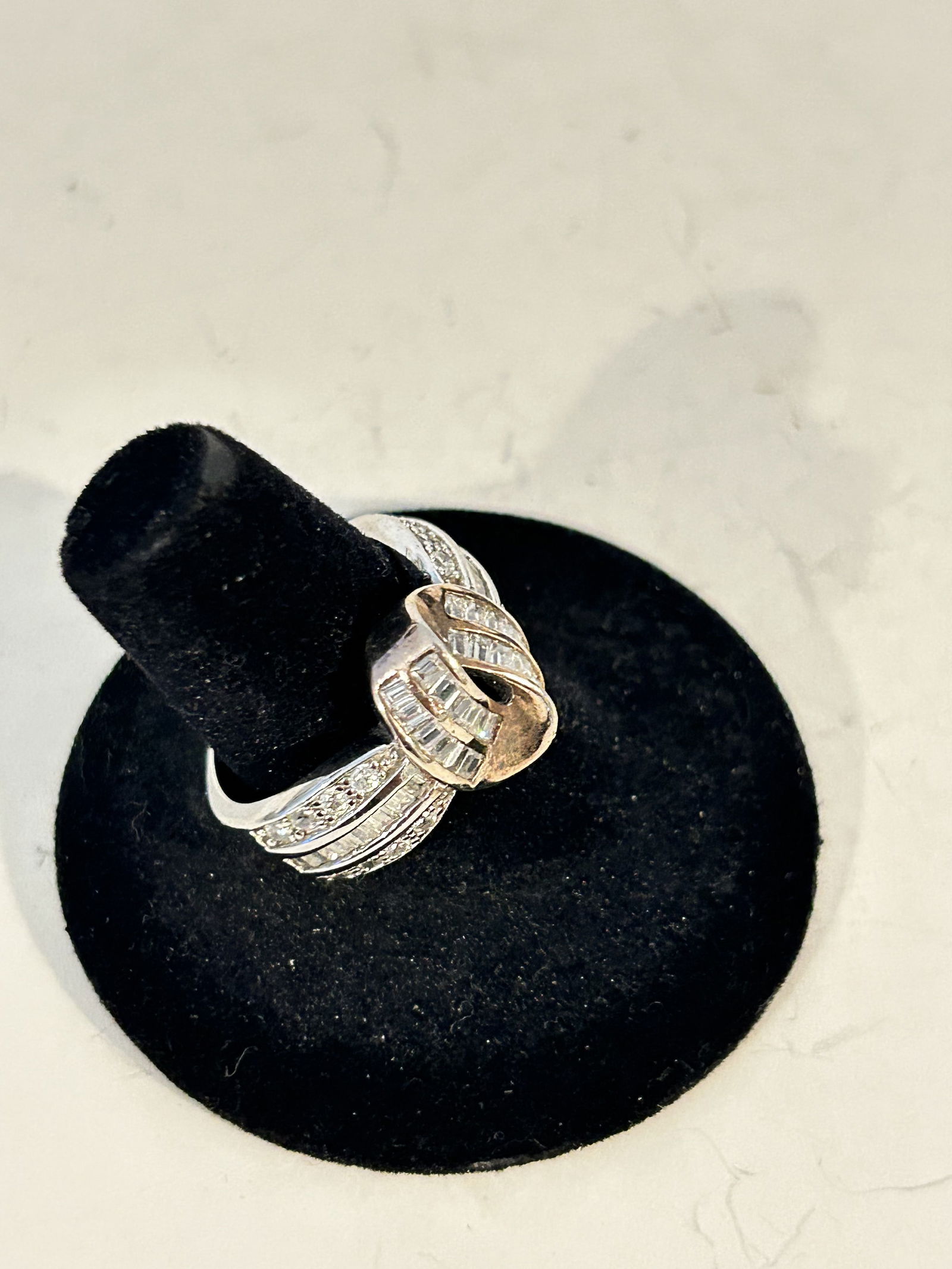 Vintage Sterling Silver rhinestone Ring sz 8 (1 of 5)