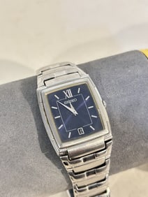 Vintage Seiko Men's Tank 7N39-0BL8 Quartz Roman Classic Dress Watch works great!!!