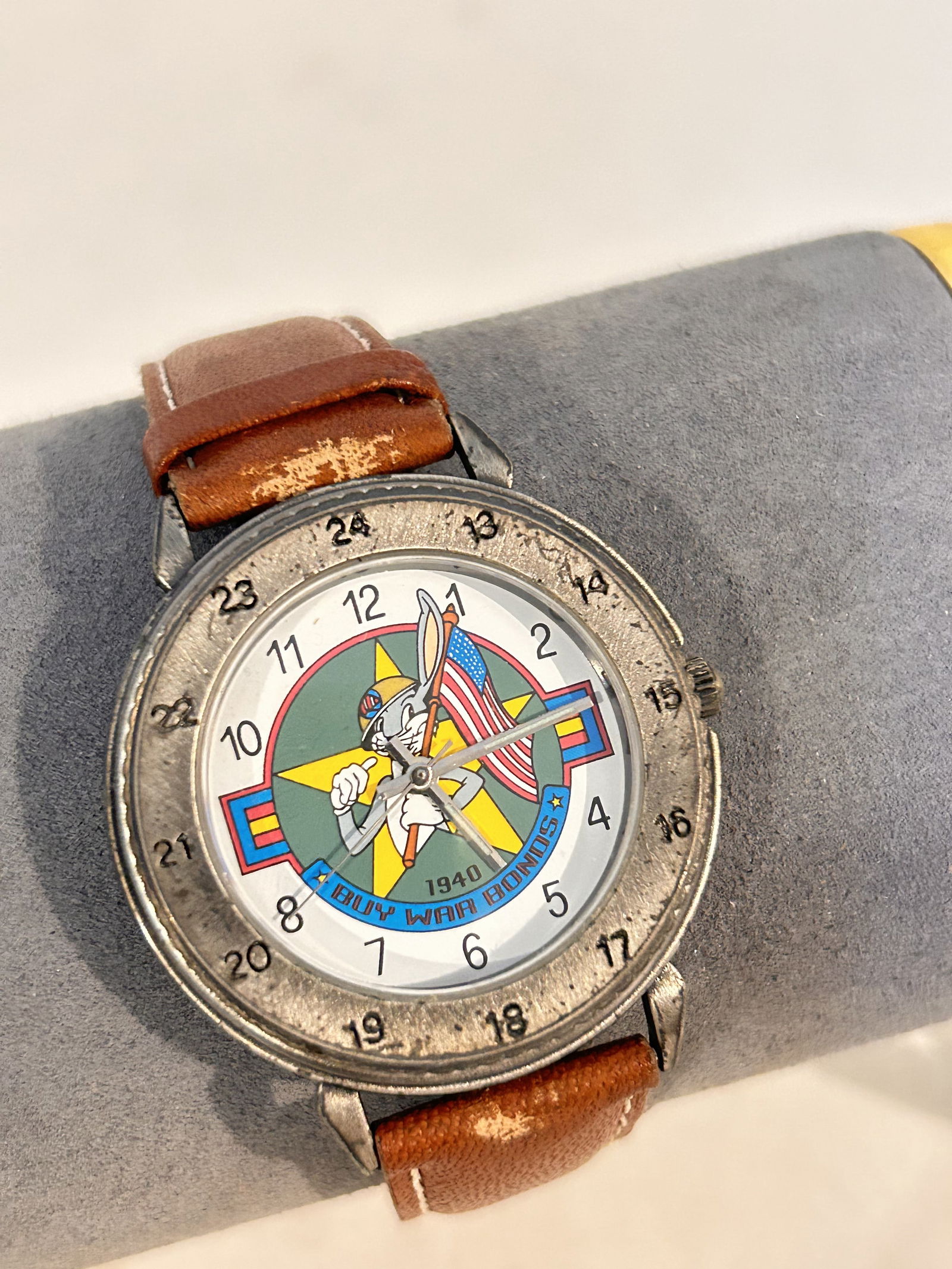 vintage bugs bunny watch buy war bonds works great!! (1 of 5)