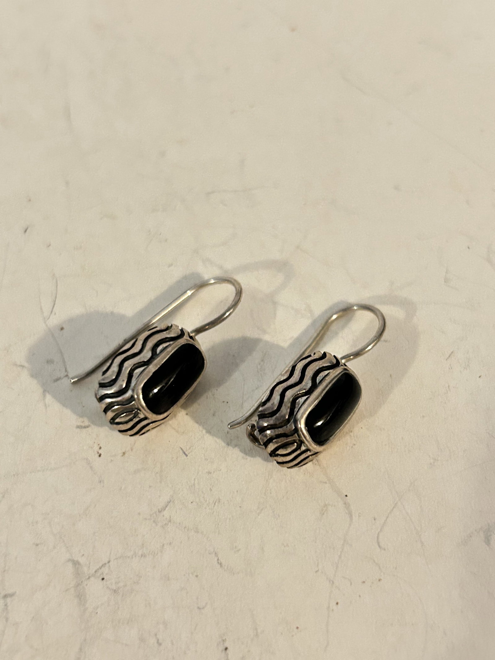 Vintage Sterling Silver onyx thailand Earrings: Vintage Sterling Silver onyx thailand Earrings Please view all photos as they are part of the description and condition of this Item, Feel free to contact me with questions or picture requests! Used I