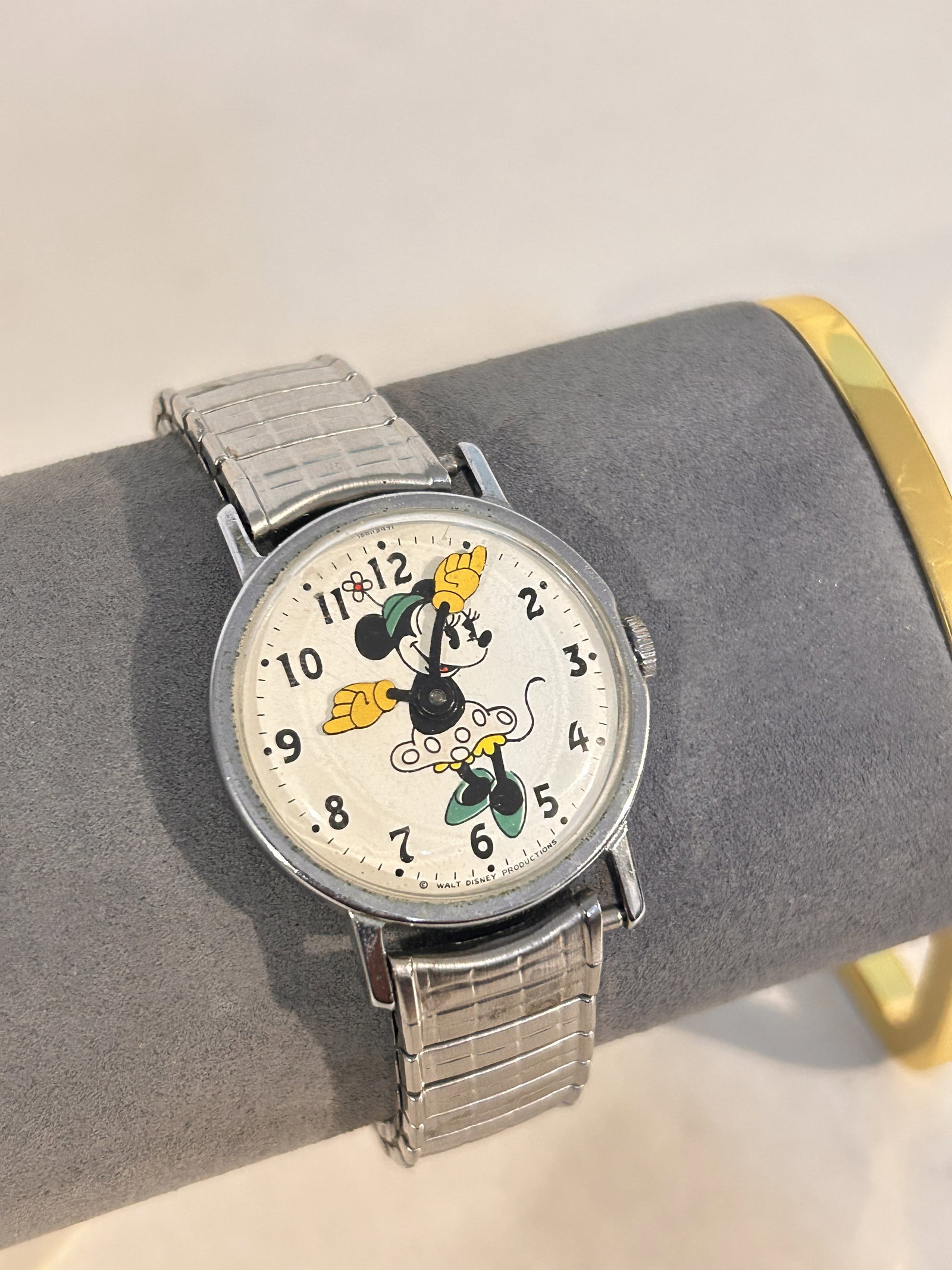 Vintage Disney Mini Mouse mech working watch: Vintage Disney Mini Mouse mech working watch Please view all photos as they are part of the description and condition of this Item, Feel free to contact me with questions or picture requests! Used Ite