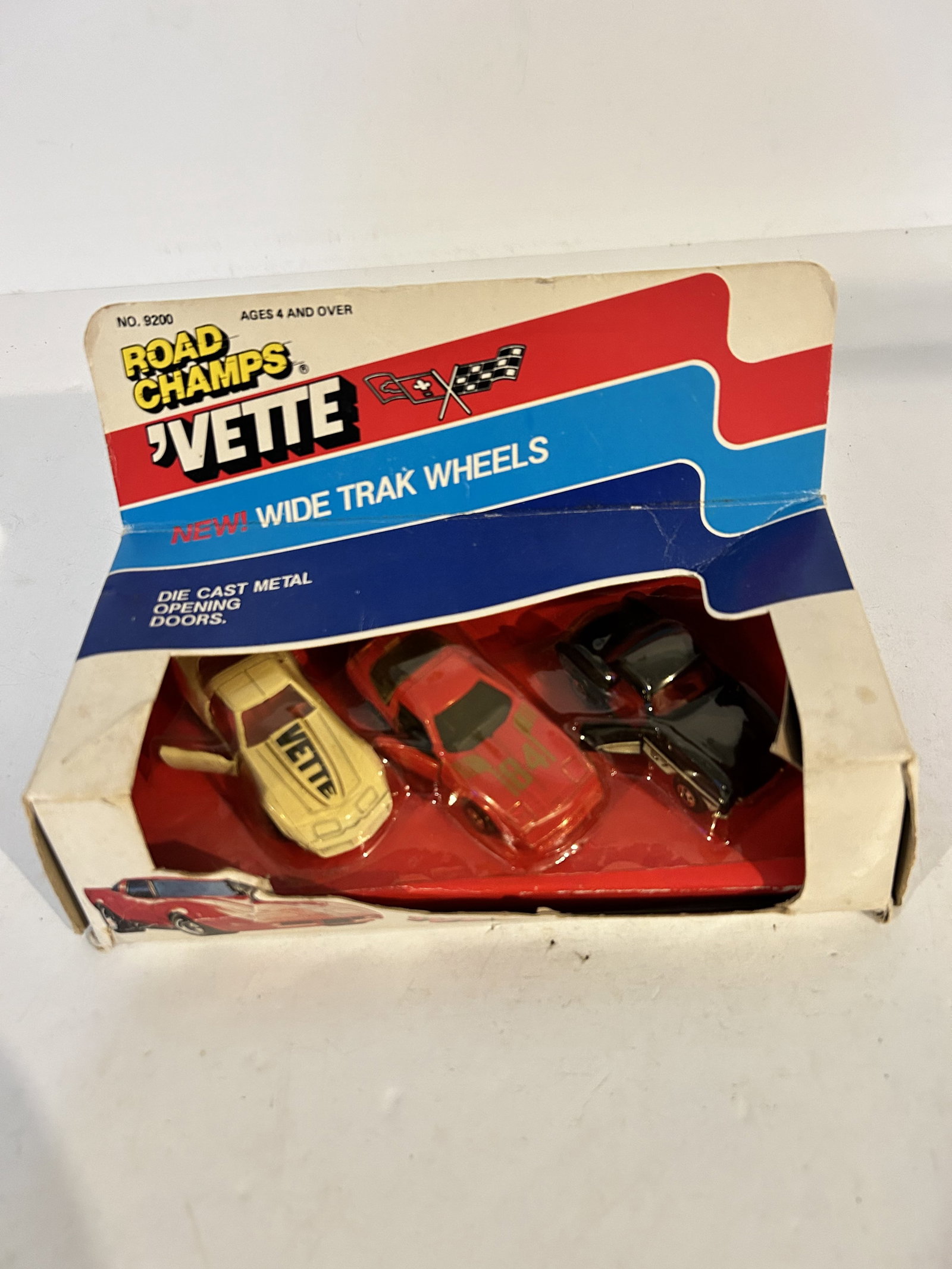Vintage 1982 Road Champs 'Vette Corvette Set: Vintage 1982 Road Champs 'Vette Corvette Set Please view all photos as they are part of the description and condition of this Item, Feel free to contact me with questions or picture requests! Used Ite