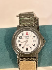 Vintage Swiss Quartz Army Watch 300M -1000FT Water Resistant 8888 Green WATCH works great!!!