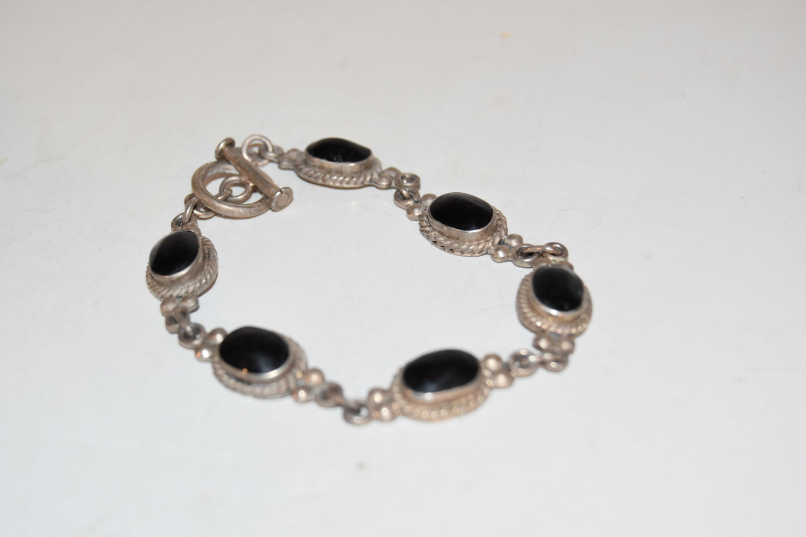 Vintage Sterling Silver onyx mexico Bracelet 9": Vintage Sterling Silver onyx mexico Bracelet 9" Please view all photos as they are part of the description and condition of this Item, Feel free to contact me with questions or picture requests! Used 