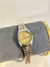 Seiko SQ Watch Women Gold Tone Gold Dial Daydate 25mm Round 2626-0159 works great!!!