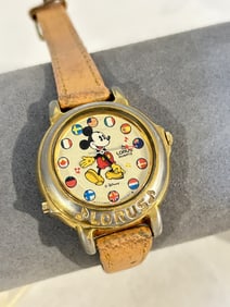 LORUS Vintage Disney Mickey Mouse World Flags Musical Watch V421-0021NT 2 Works great!!!
