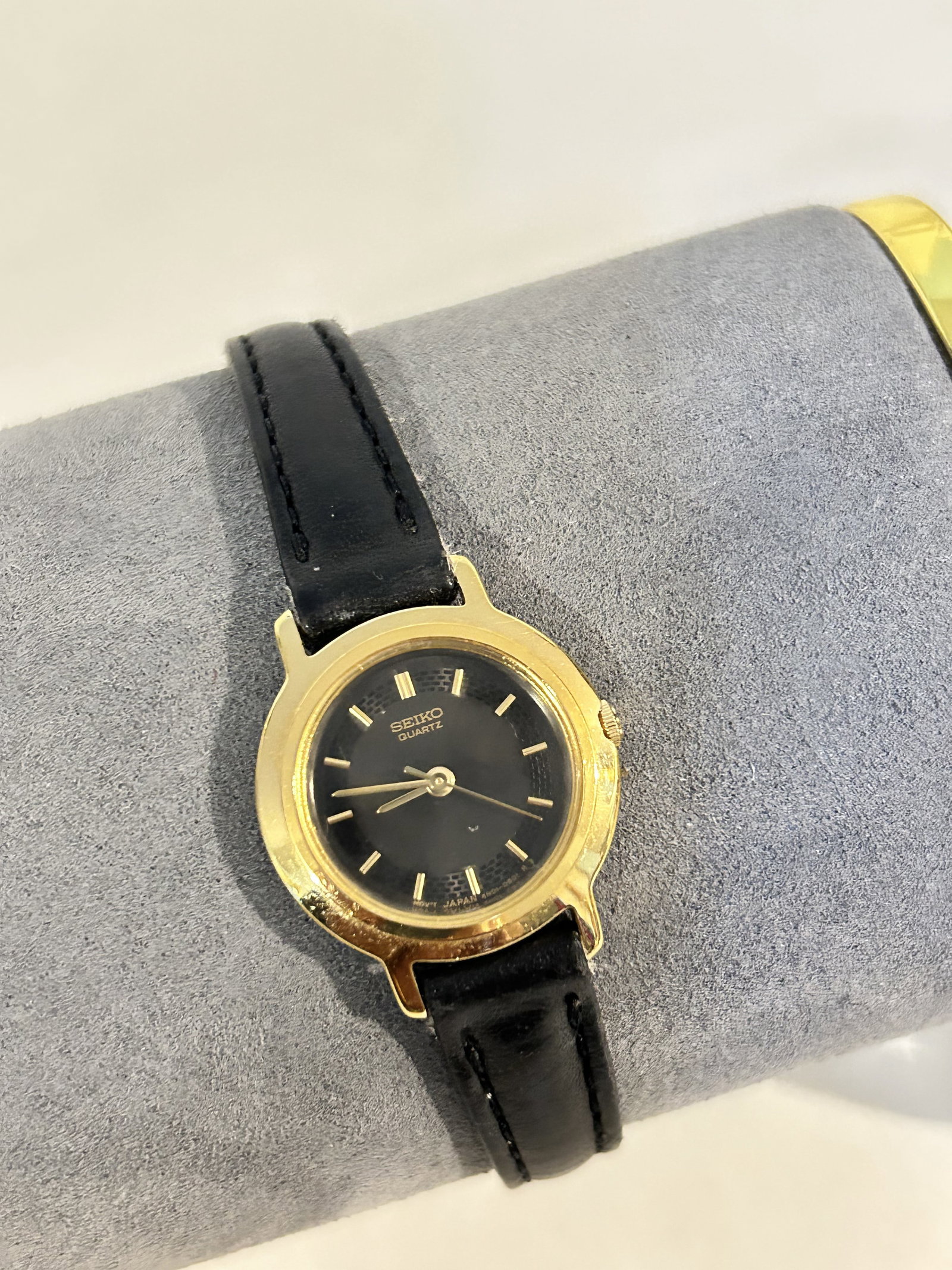 Vintage Seiko Ladies black dial Quartz Watch 4N01-0441 WORKS GREAT!!! (1 of 4)