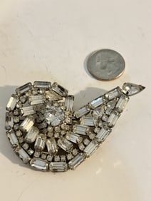 Vintage Rhinestone Brooch unmarked high quallity brooch 3 1/4"
