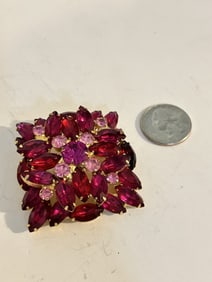 Vintage Rhinestone Brooch unmarked high quallity brooch 2 5/8"
