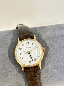 vintage timex 1970s water resistant mech gold tone watch works great!!!