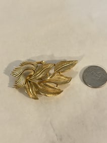 Vintage gold tone trifari Brooch