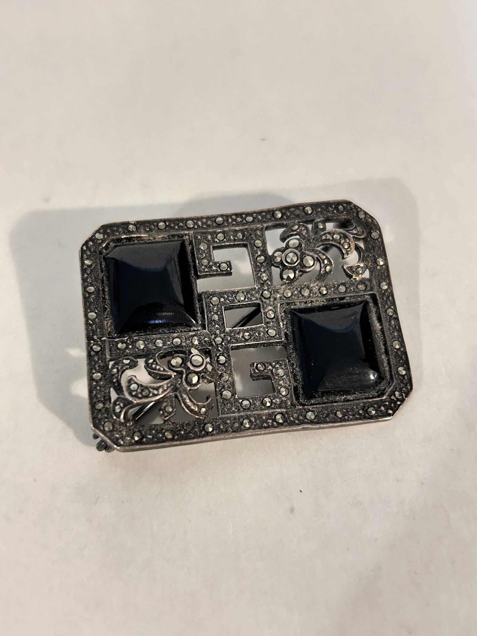 Vintage Sterling Silver onyx marcasite Brooch: Vintage Sterling Silver onyx marcasite Brooch Please view all photos as they are part of the description and condition of this Item, Feel free to contact me with questions or picture requests! Used It