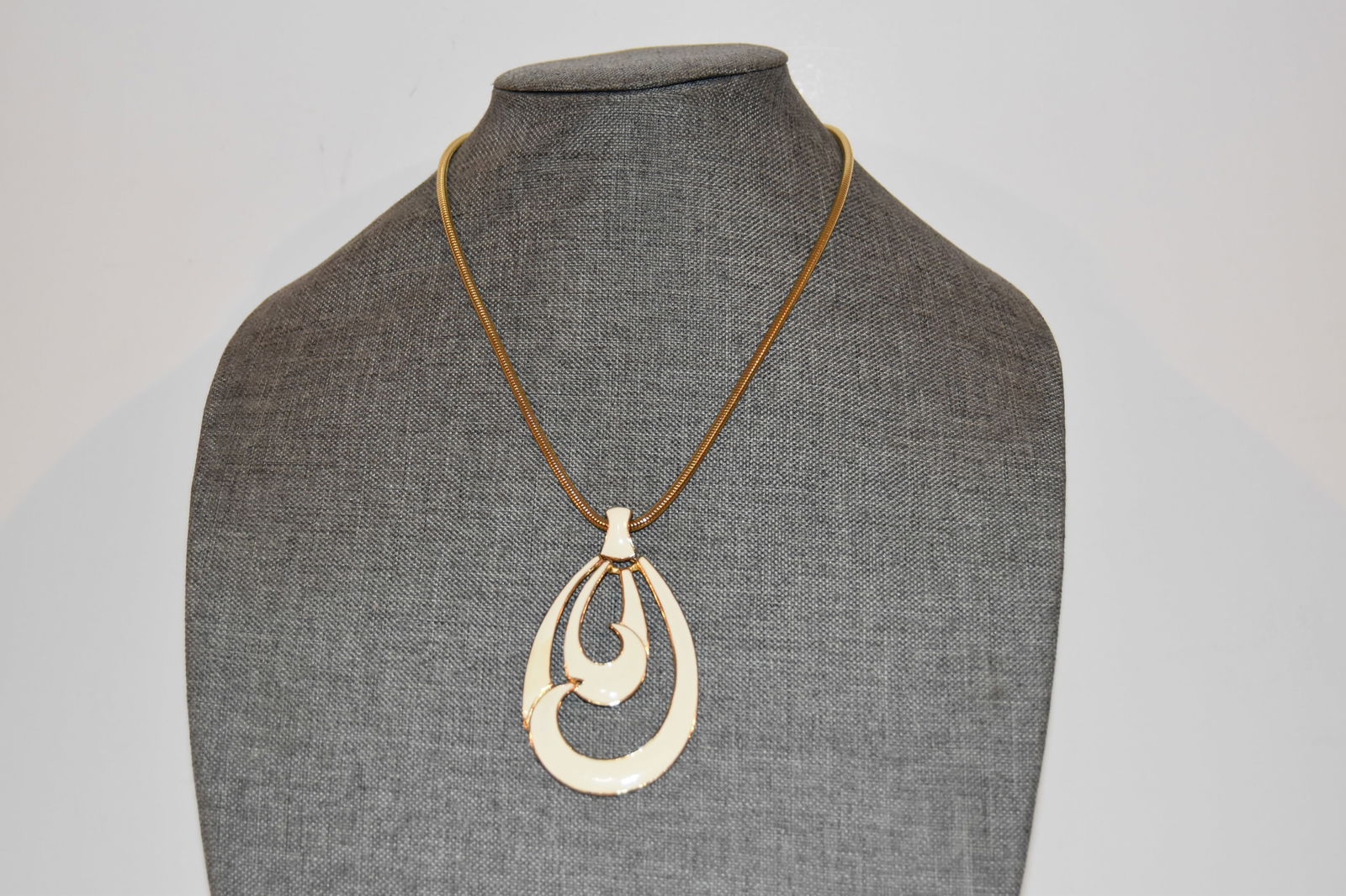 Vintage Necklace D&G Dolce Gabbana gold tone enamel (1 of 4)