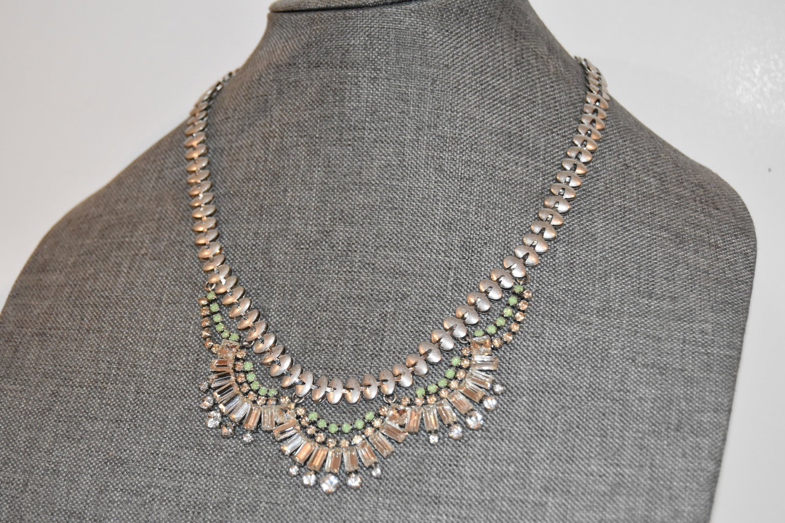 Vintage Signed Stella And Dot rhinestone Statement necklace: Vintage Signed Stella And Dot rhinestone Statement necklace Please view all photos as they are part of the description and condition of this Item, Feel free to contact me with questions or picture req