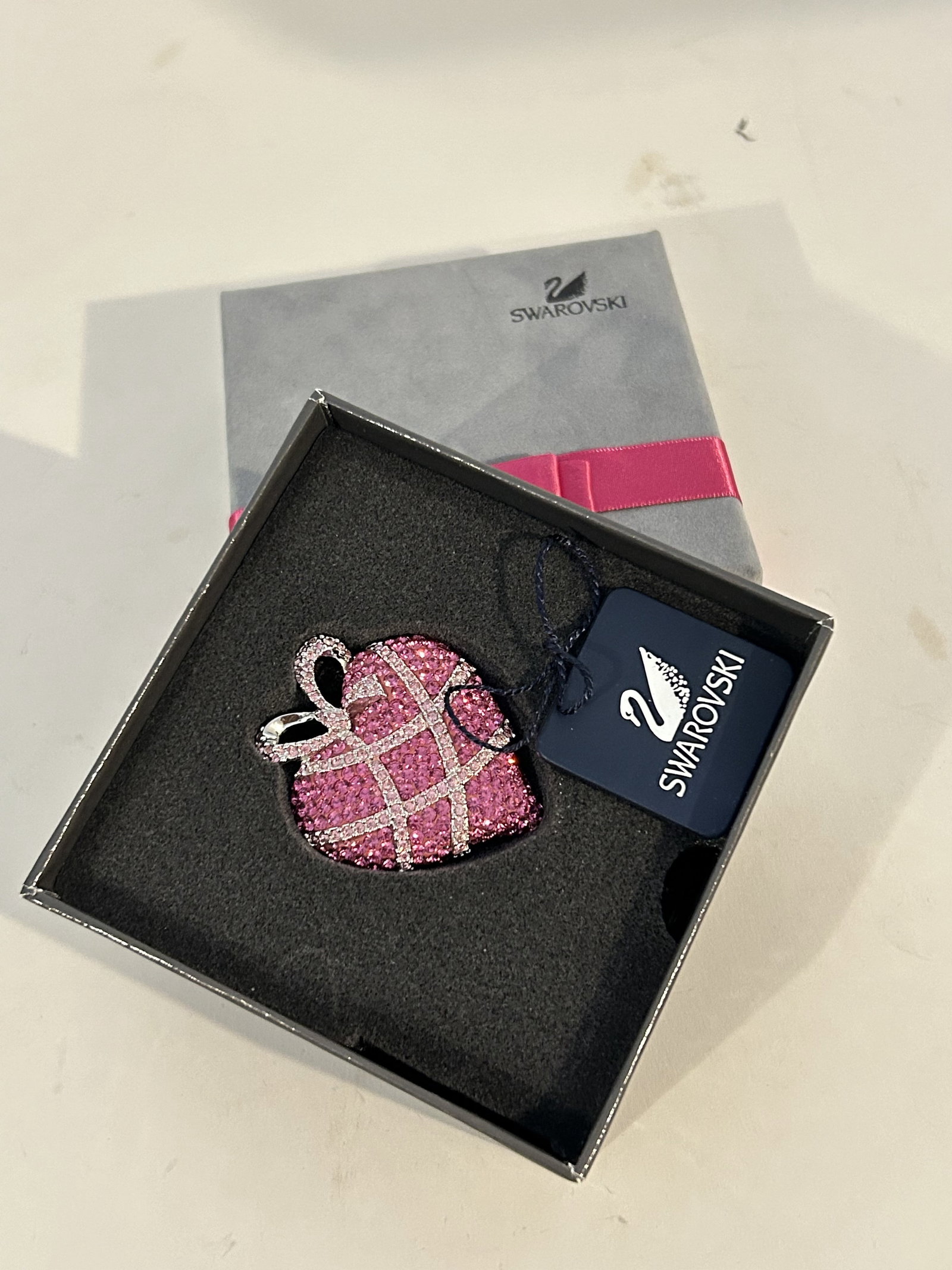 vintage heart pink swarovski necklace pendant crystal: vintage heart pink swarovski necklace pendant crystal Please view all photos as they are part of the description and condition of this Item, Feel free to contact me with questions or picture requests!