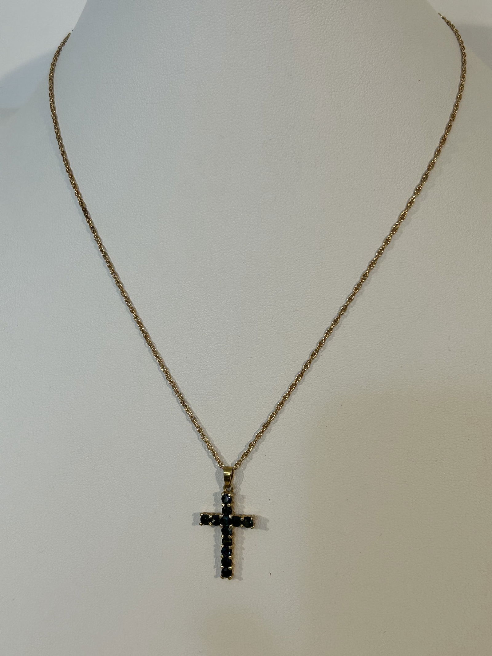 Vintage Sterling Silver Spinel rope Necklace 18": Vintage Sterling Silver Spinel rope Necklace 18" Please view all photos as they are part of the description and condition of this Item, Feel free to contact me with questions or picture requests! Used