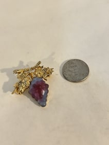 Vintage napier grape gold tone Brooch
